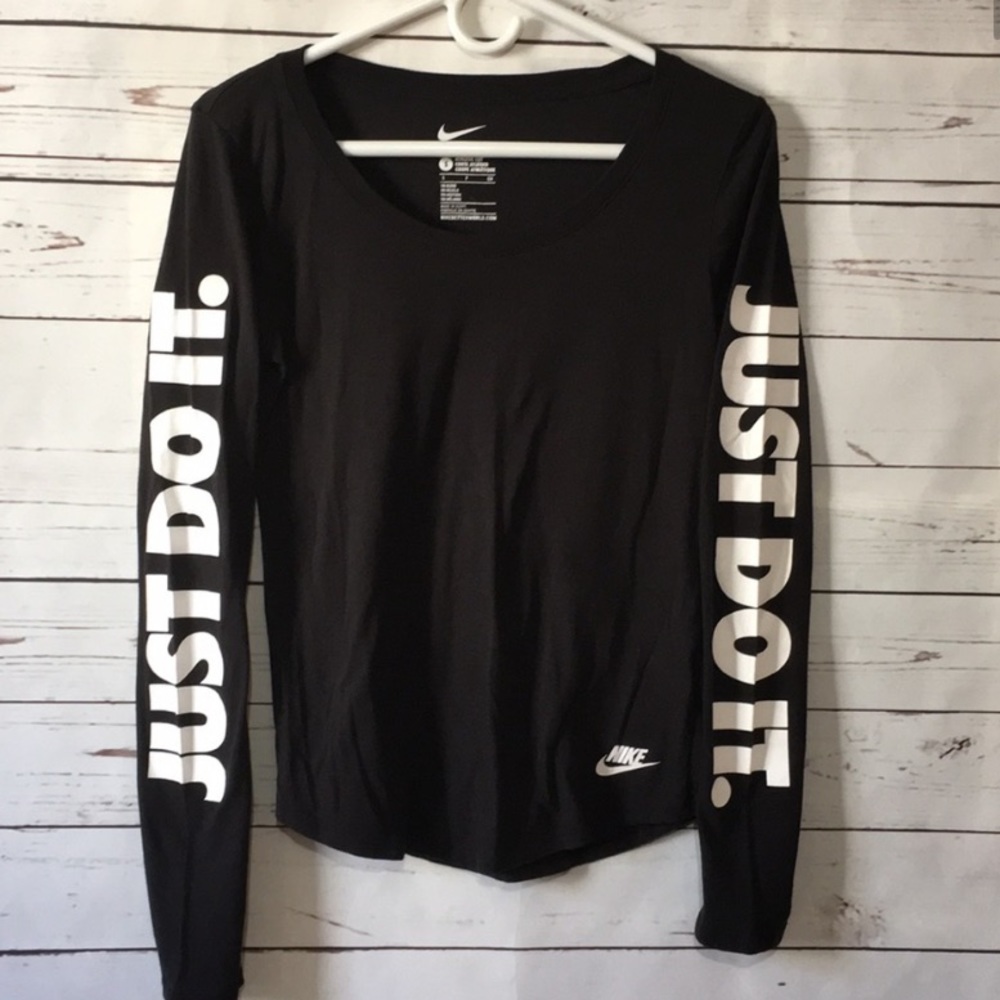 THE Nike Tee